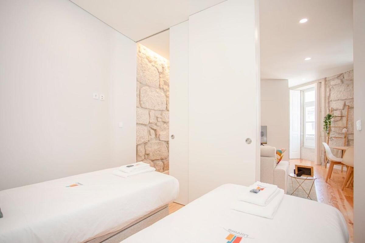 Liiiving In - Aliados Stone * Oporto