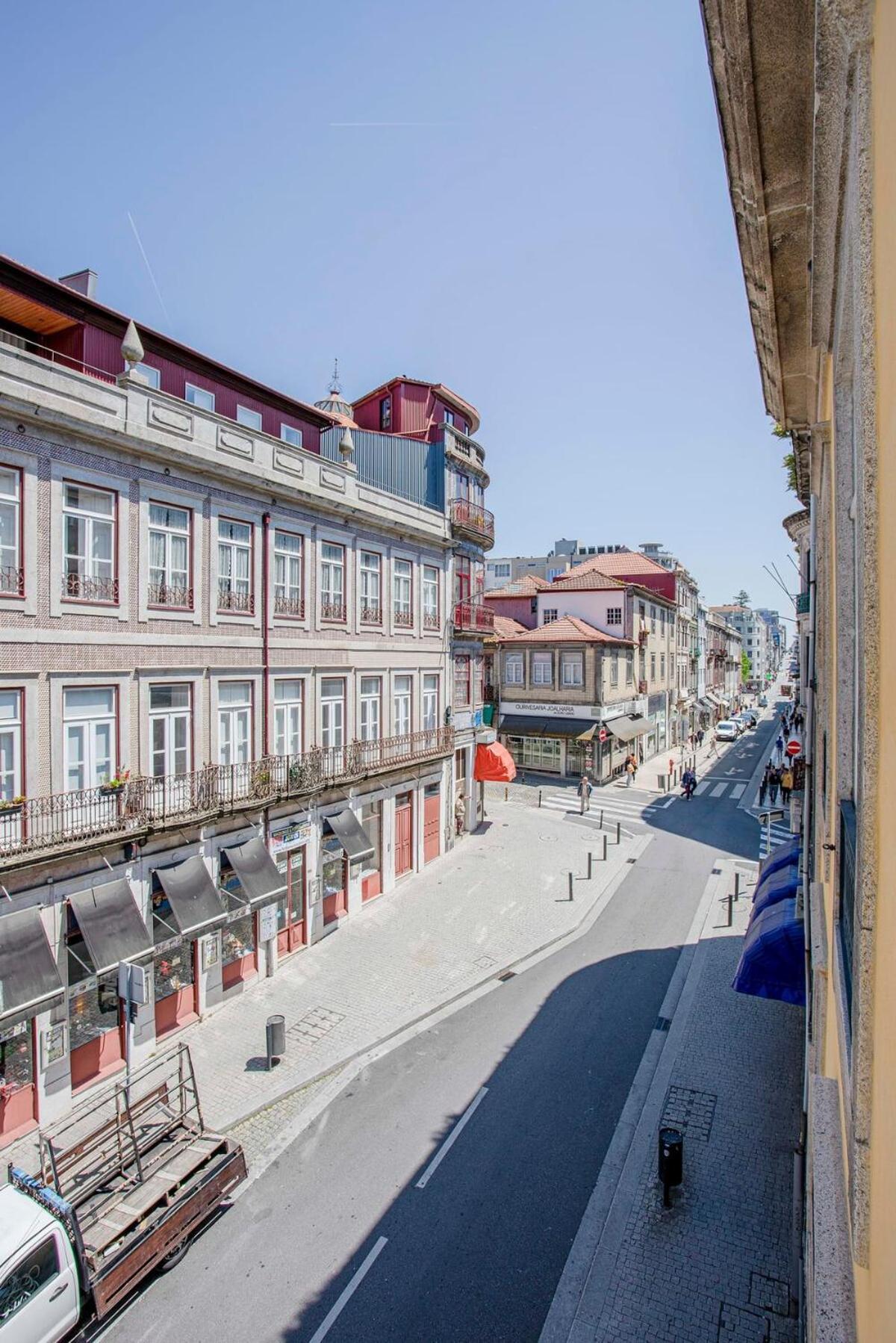 Liiiving In - Aliados Stone * Oporto
