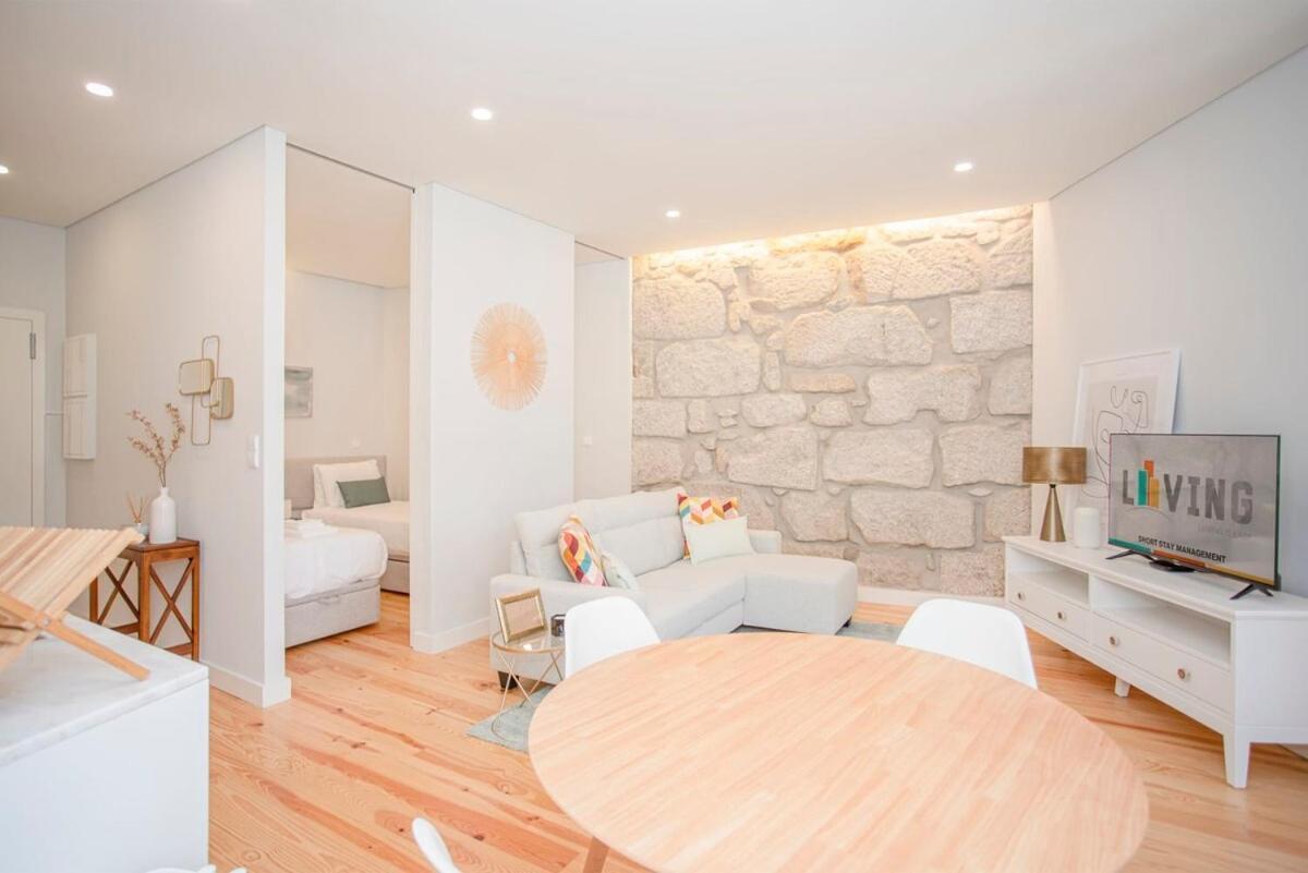 Liiiving In - Aliados Stone Oporto